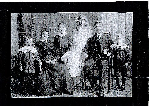 AlexanderJohnstonGeddesFamilyPhoto, Linked To: <a href='i2240.html' >Janet (Jessie) Ritchie</a> and <a href='i91.html' >Charlotte O’Grady (Geddes)</a> and <a href='i88.html' >Alexander Johnston Geddes (O’Grady)</a>
